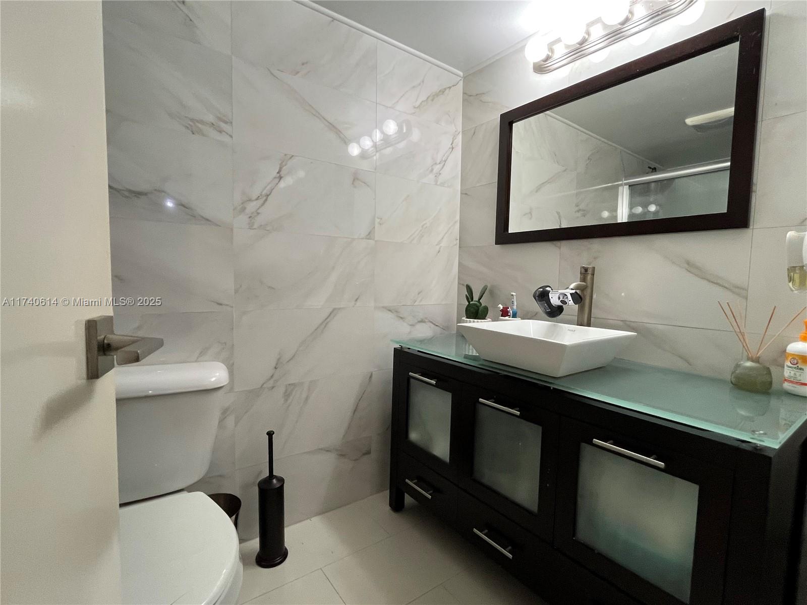 3745 NE 171st St # 9