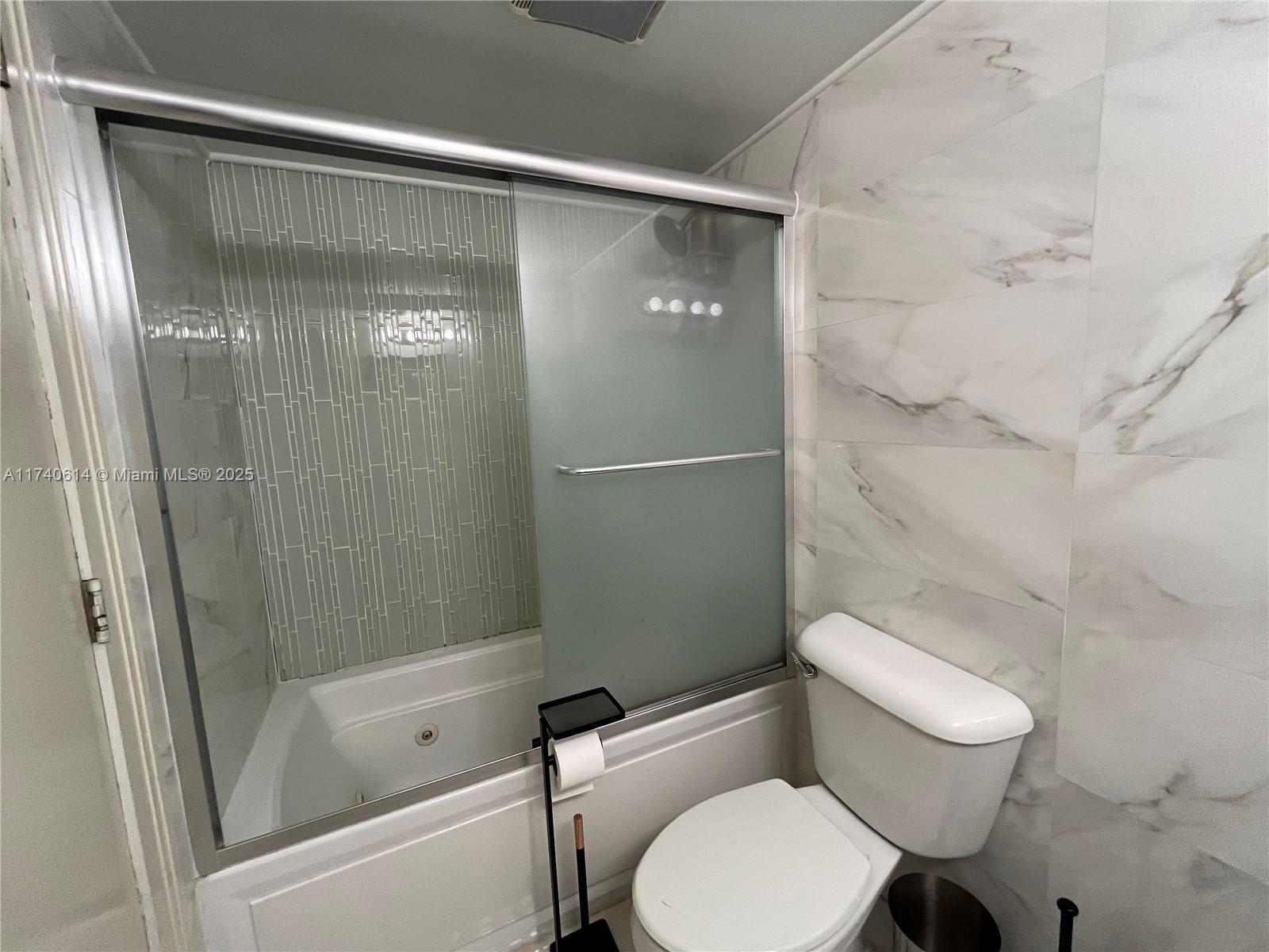 3745 NE 171st St # 9