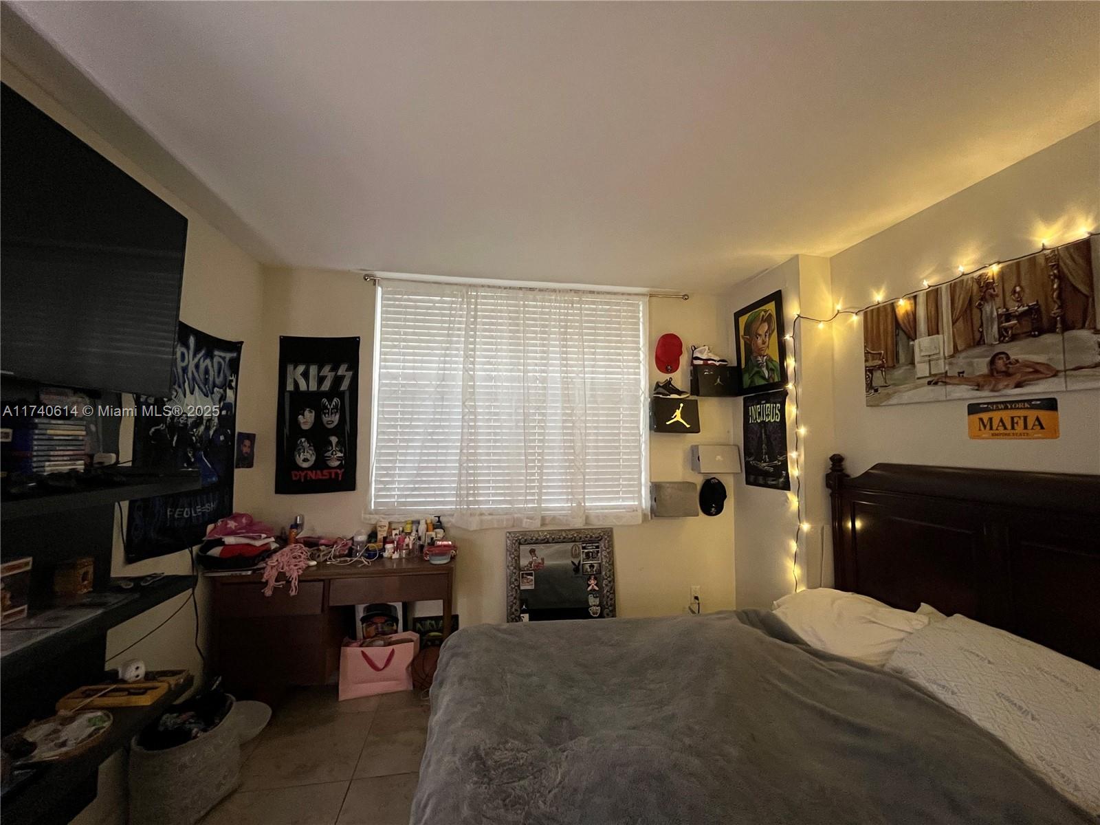 3745 NE 171st St # 9