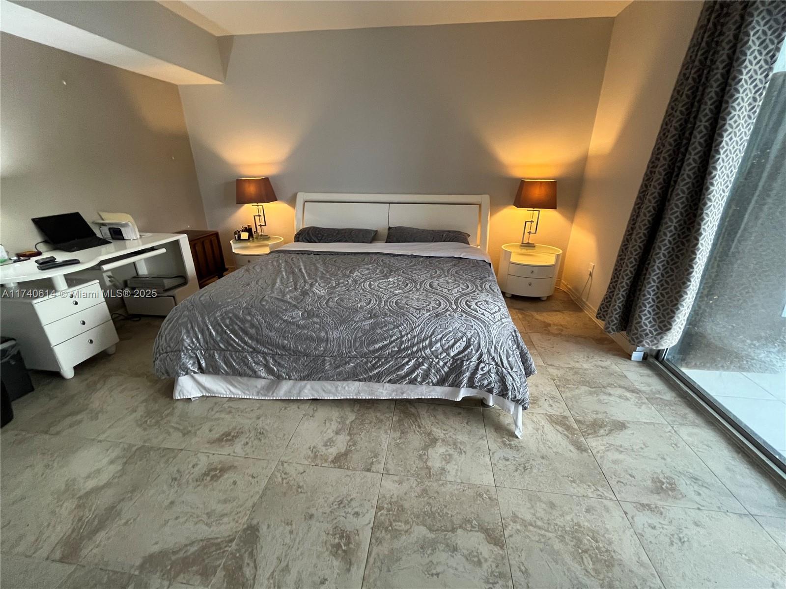 3745 NE 171st St # 9