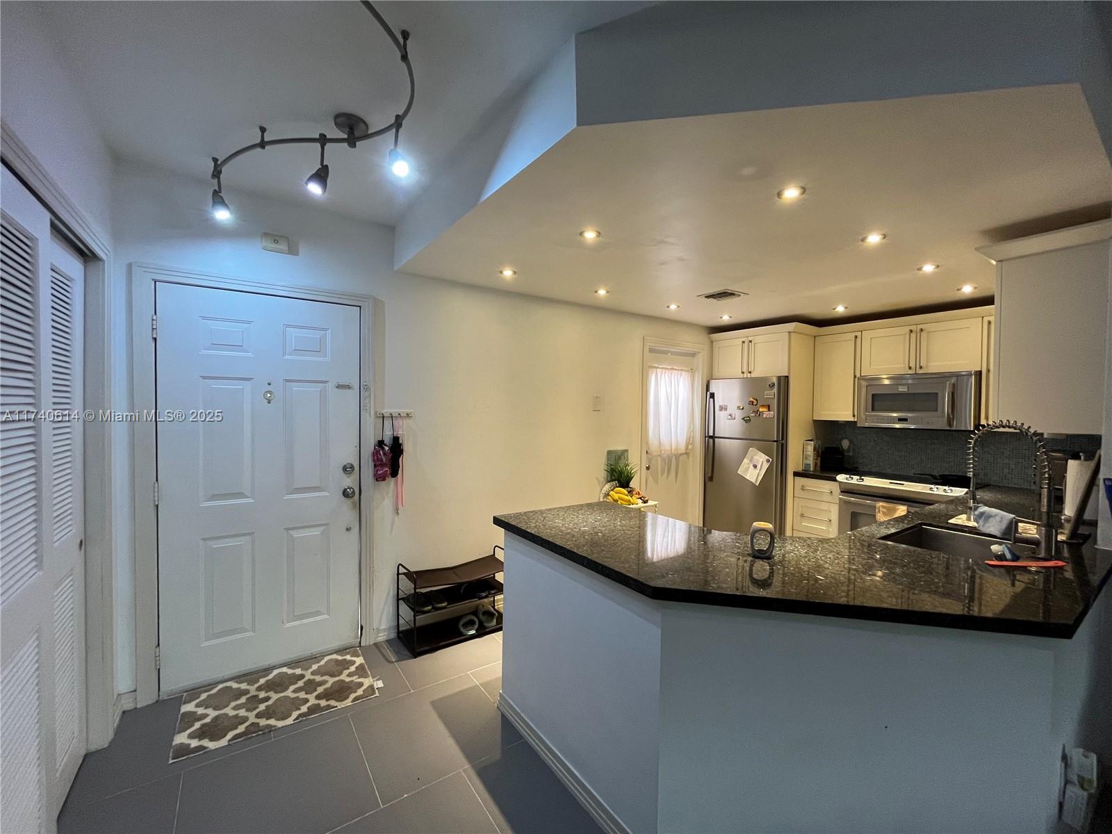 3745 NE 171st St # 9