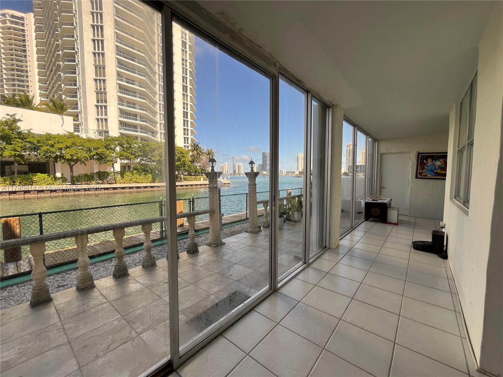 3745 NE 171st St # 9