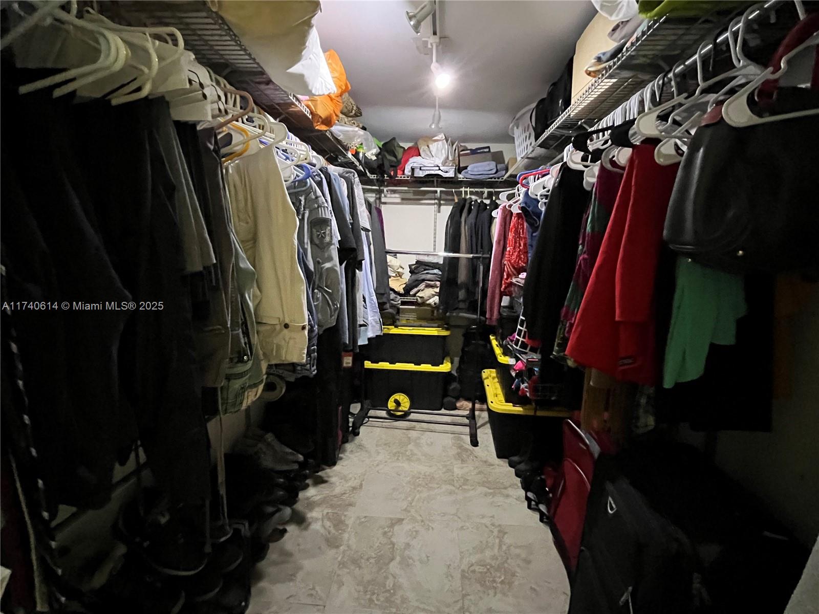 3745 NE 171st St # 9