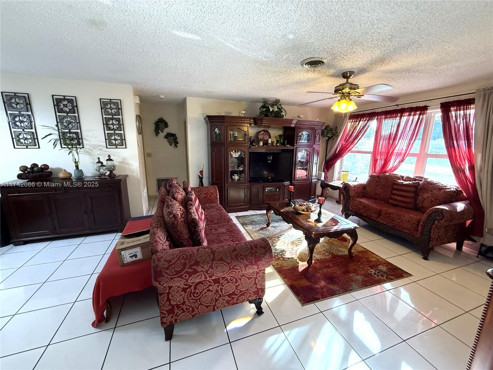 370 NW 43rd Ave