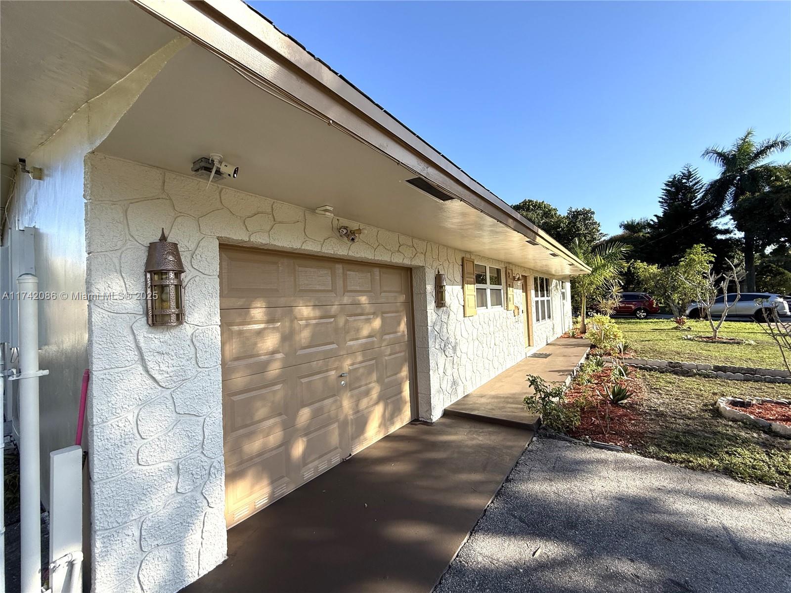 370 NW 43rd Ave
