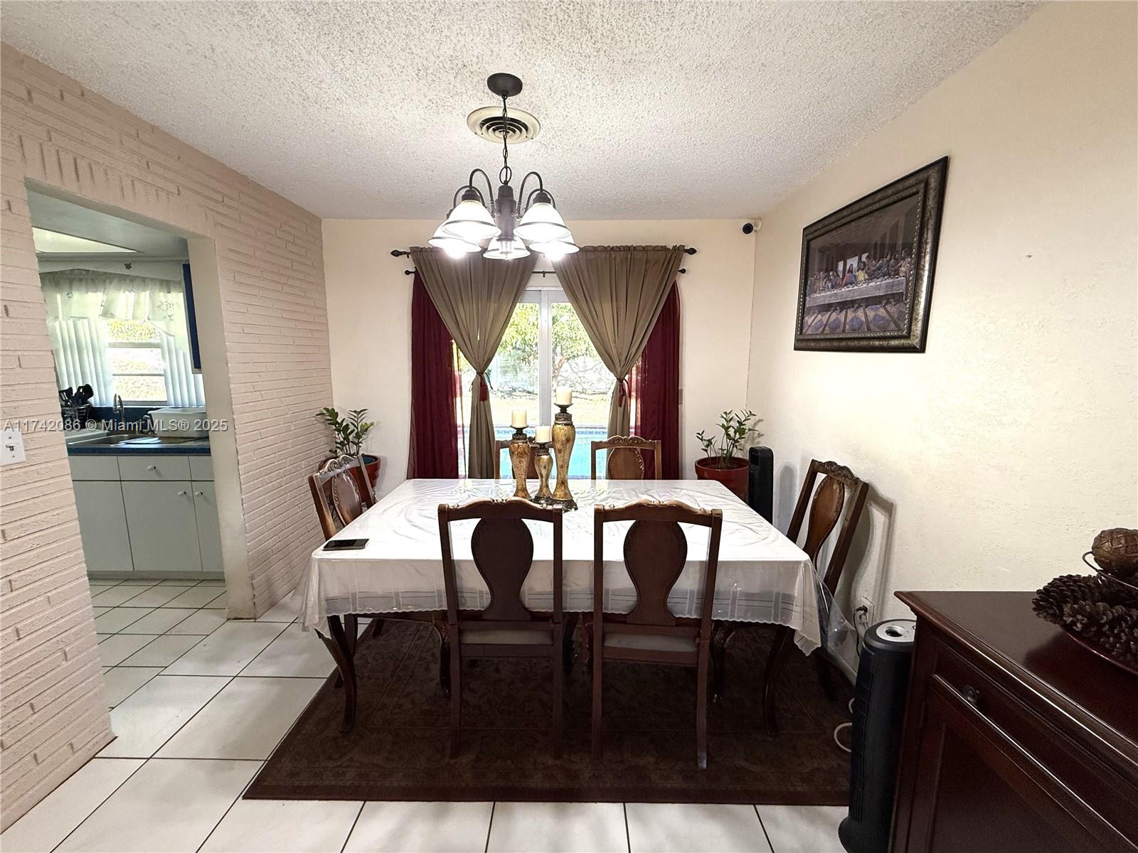 370 NW 43rd Ave