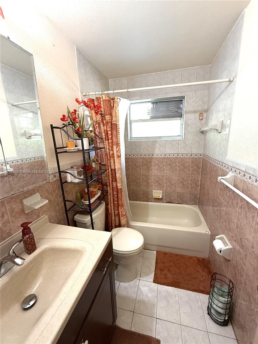 370 NW 43rd Ave