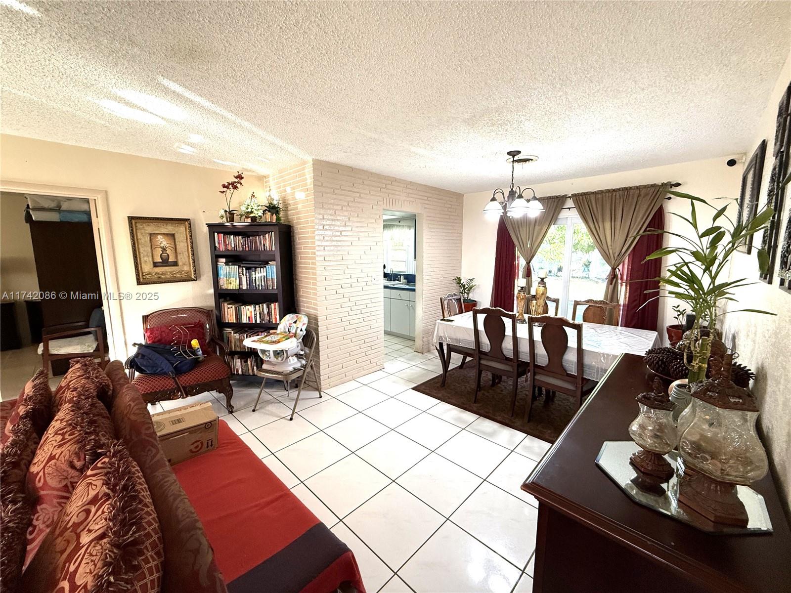 370 NW 43rd Ave