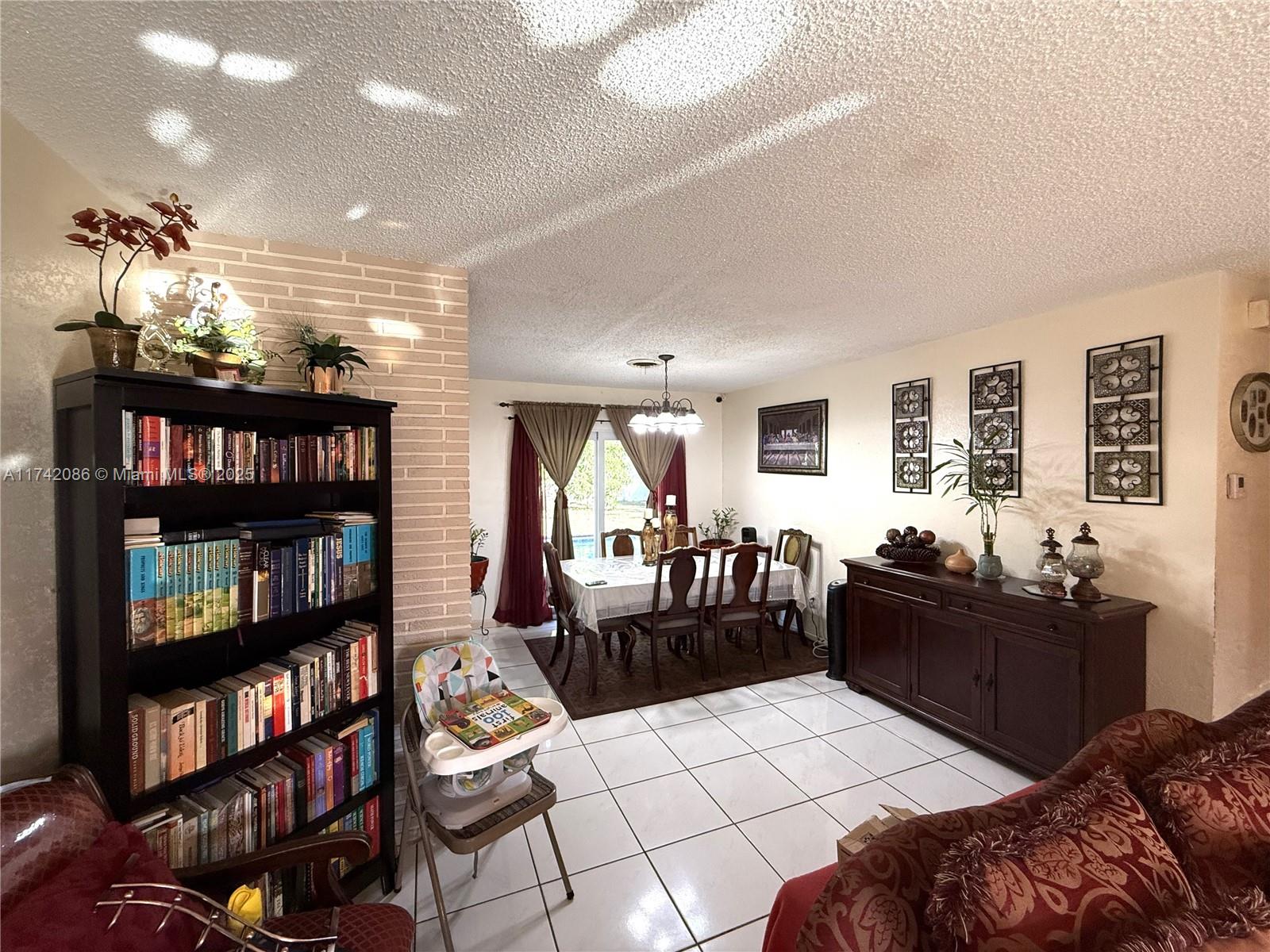 370 NW 43rd Ave