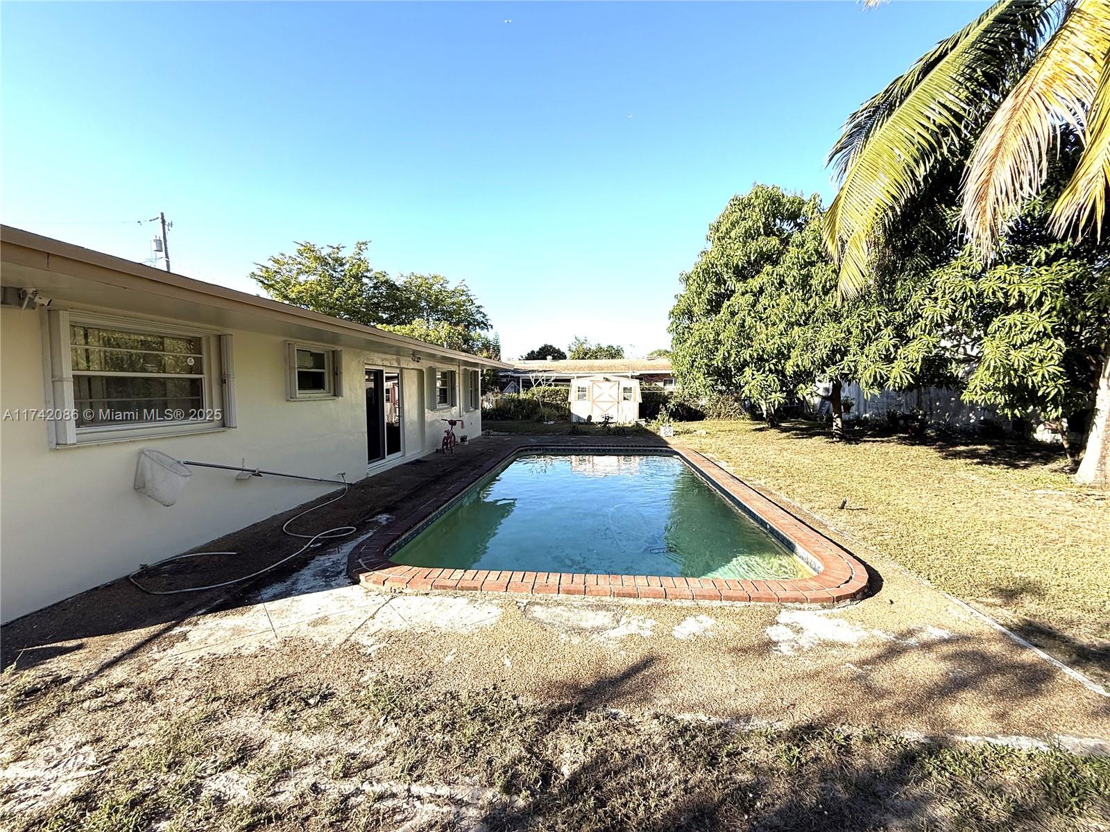 370 NW 43rd Ave