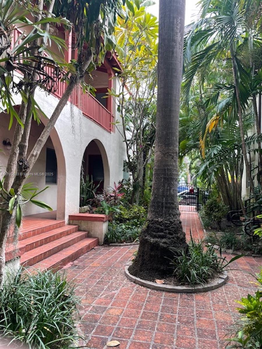 1560 Jefferson Ave # 5