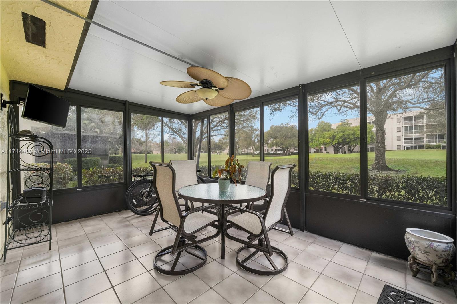 9555 Toledo Ln