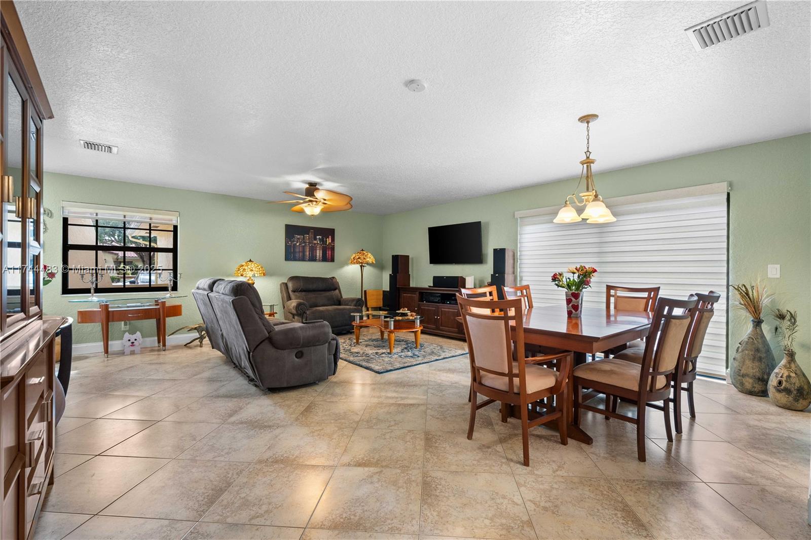 9555 Toledo Ln