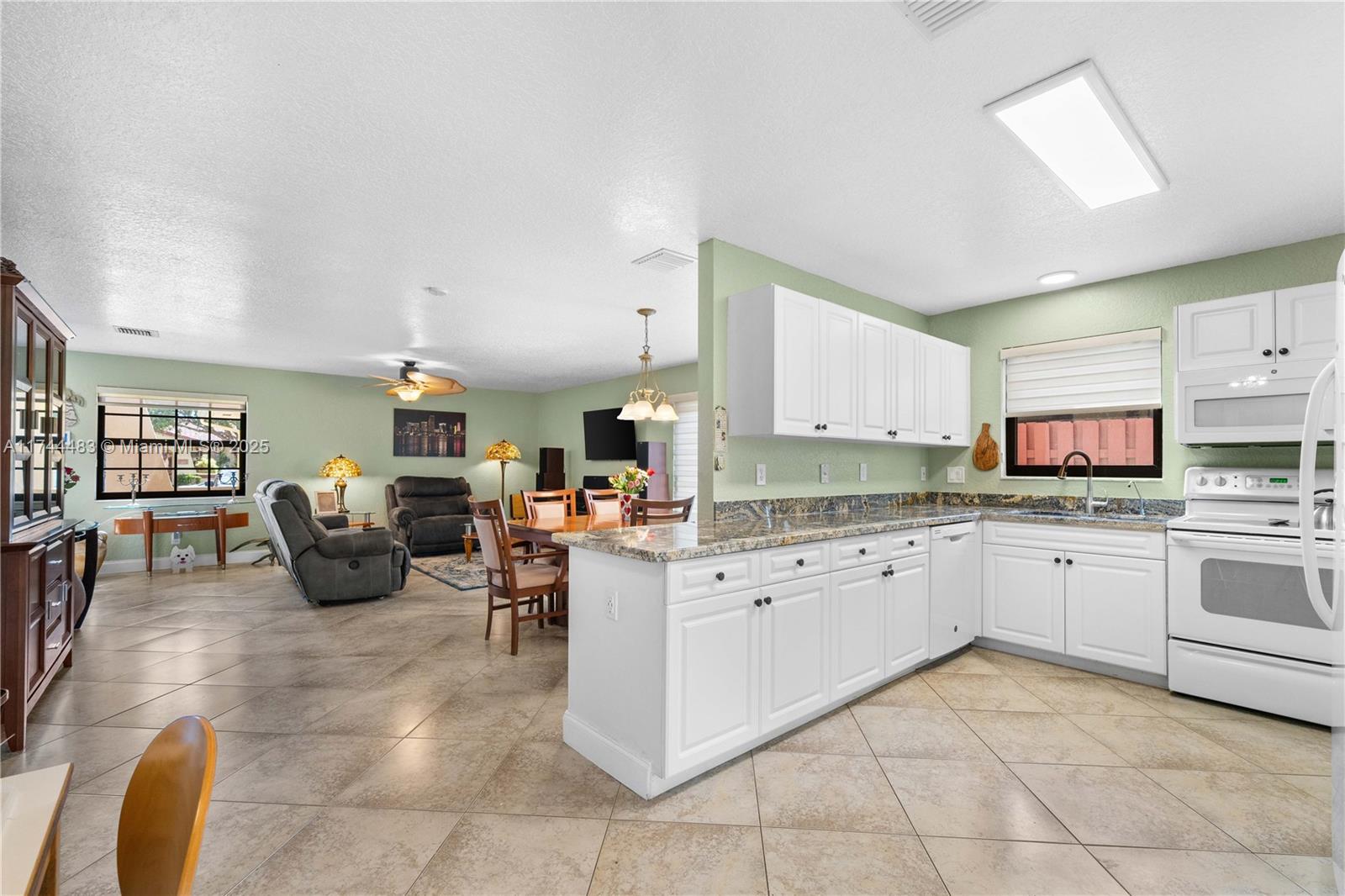 9555 Toledo Ln