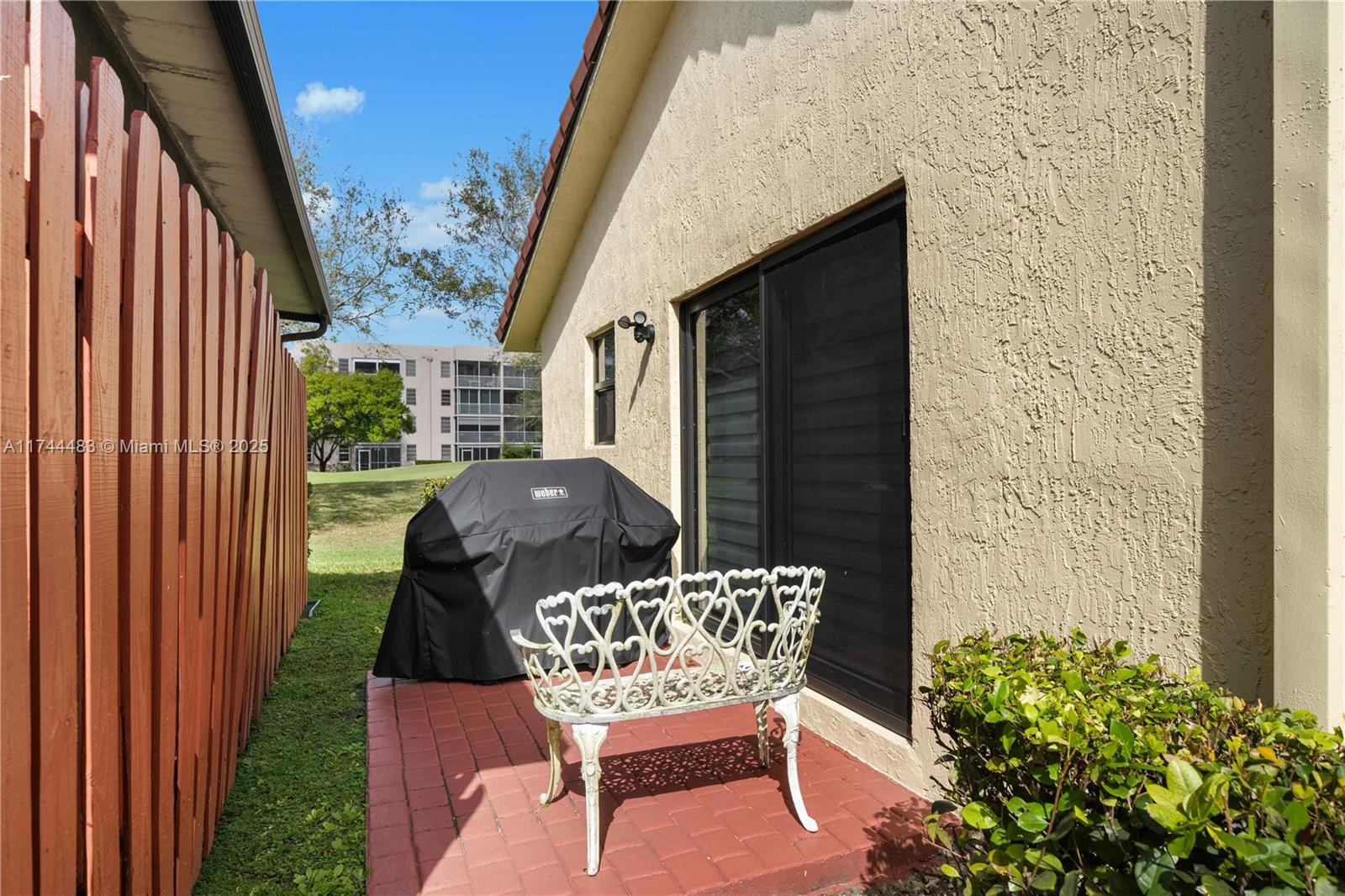 9555 Toledo Ln