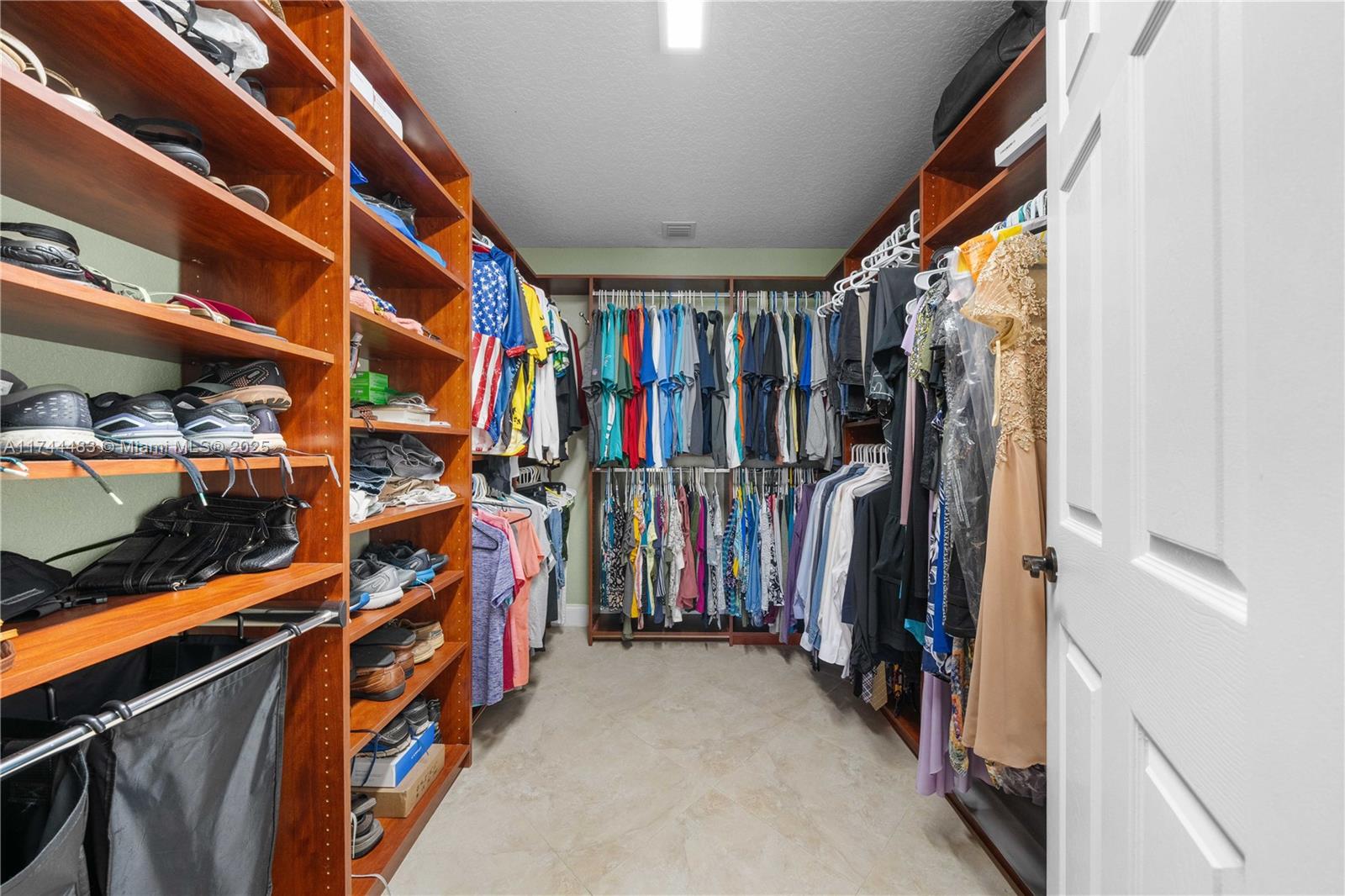 9555 Toledo Ln
