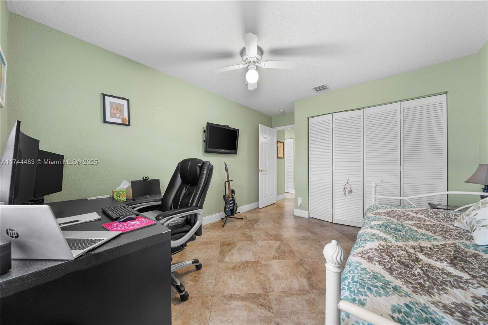 9555 Toledo Ln