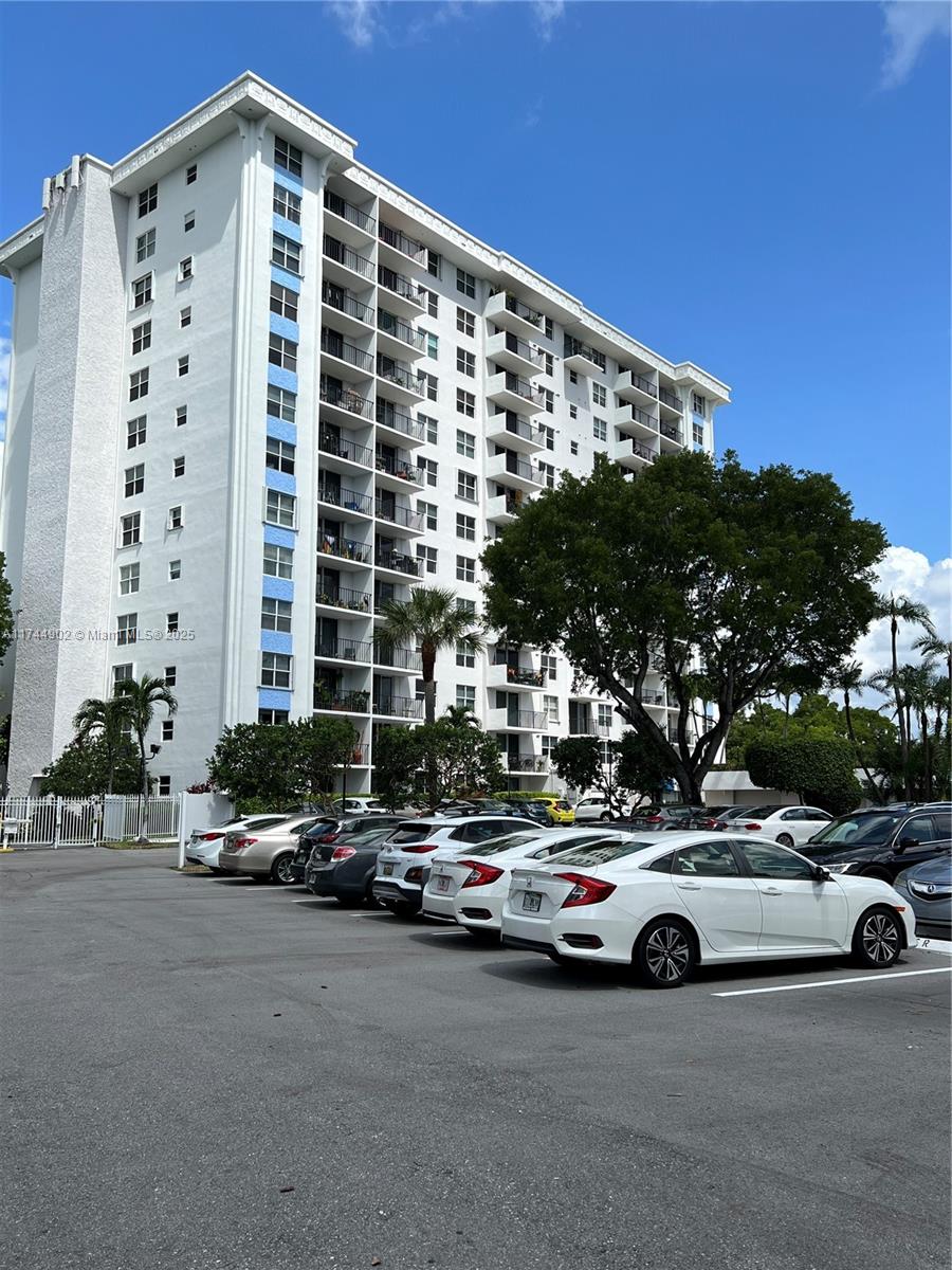 1800 N Andrews Ave # 5D