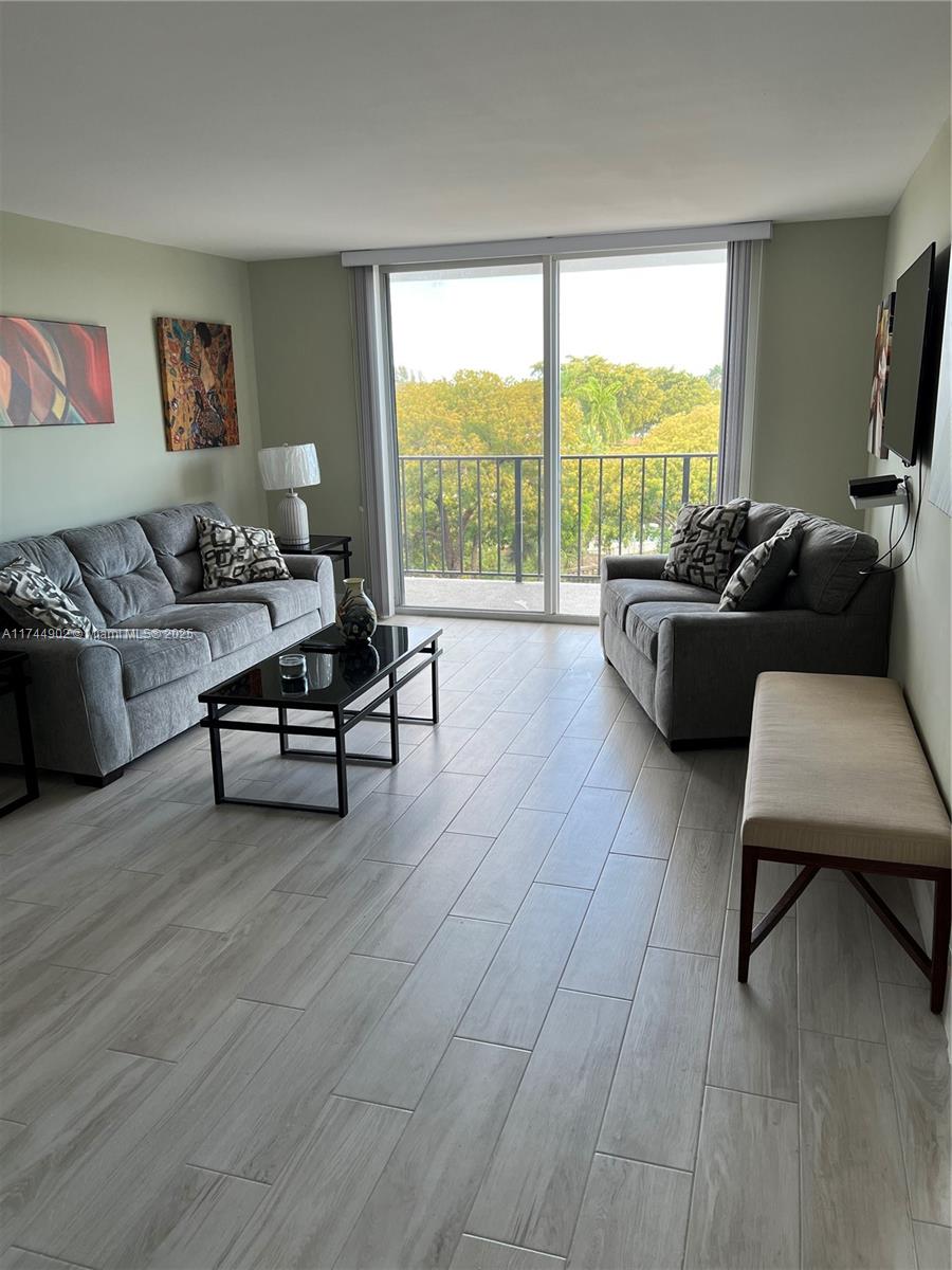 1800 N Andrews Ave # 5D