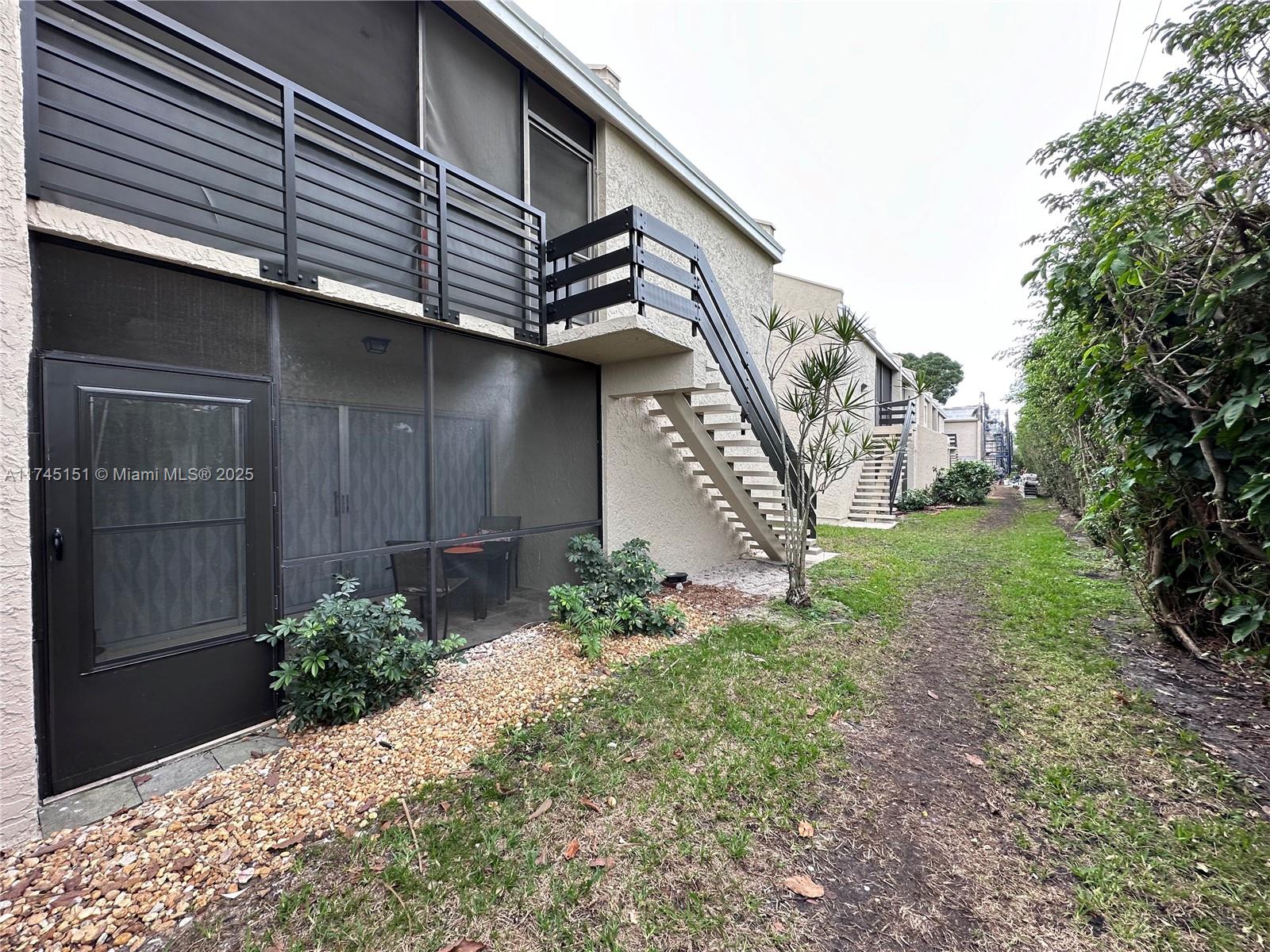 5302 NE 6th # A16