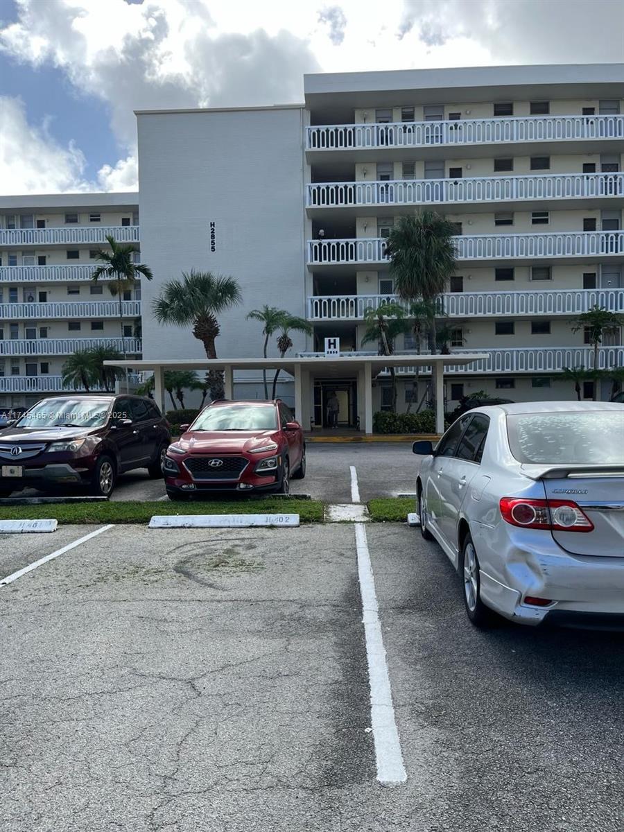 2855 Leonard Dr # H305