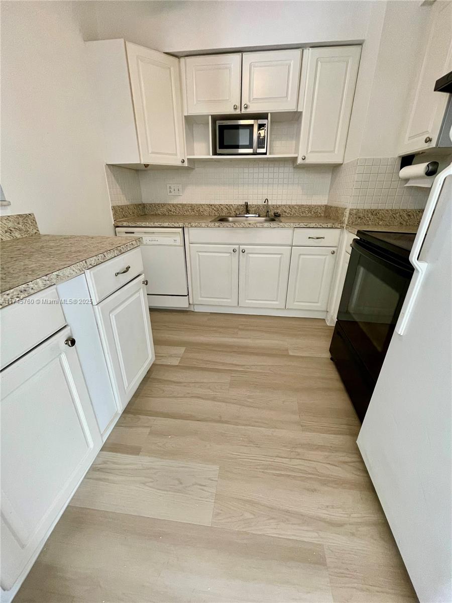 6505 Winfield Blvd # 32 Unit: B-32
