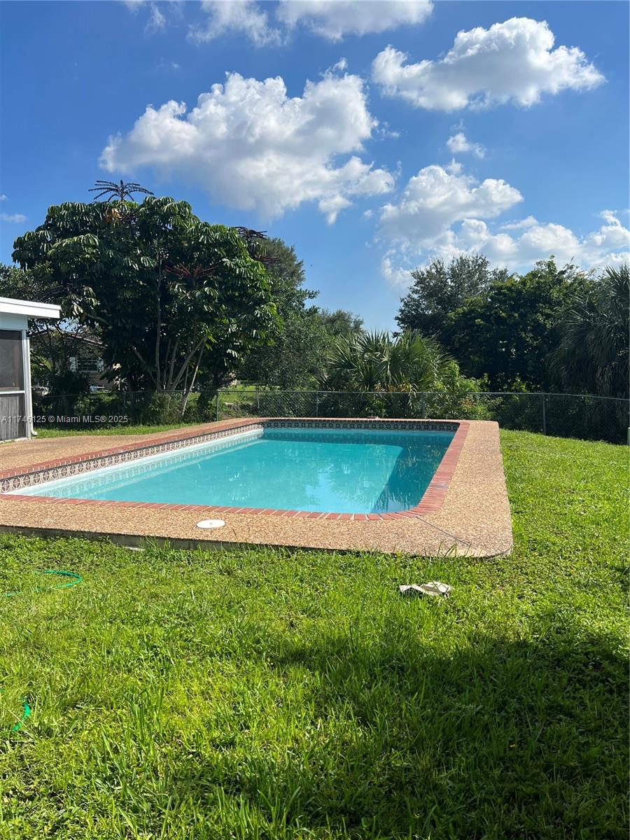 7520 NW 44th Ct