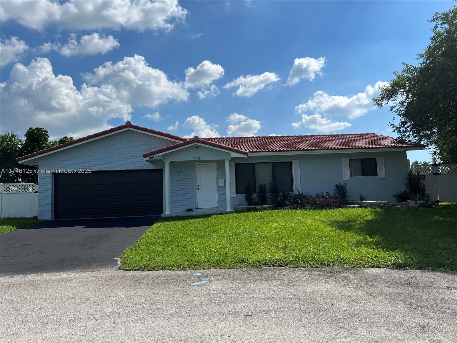 7520 NW 44th Ct