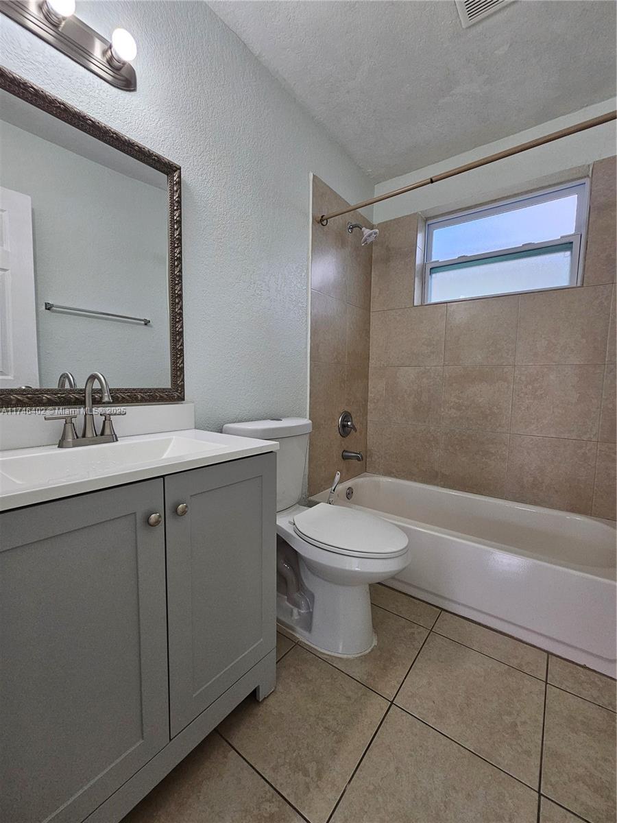 175 NE 168th St # 175