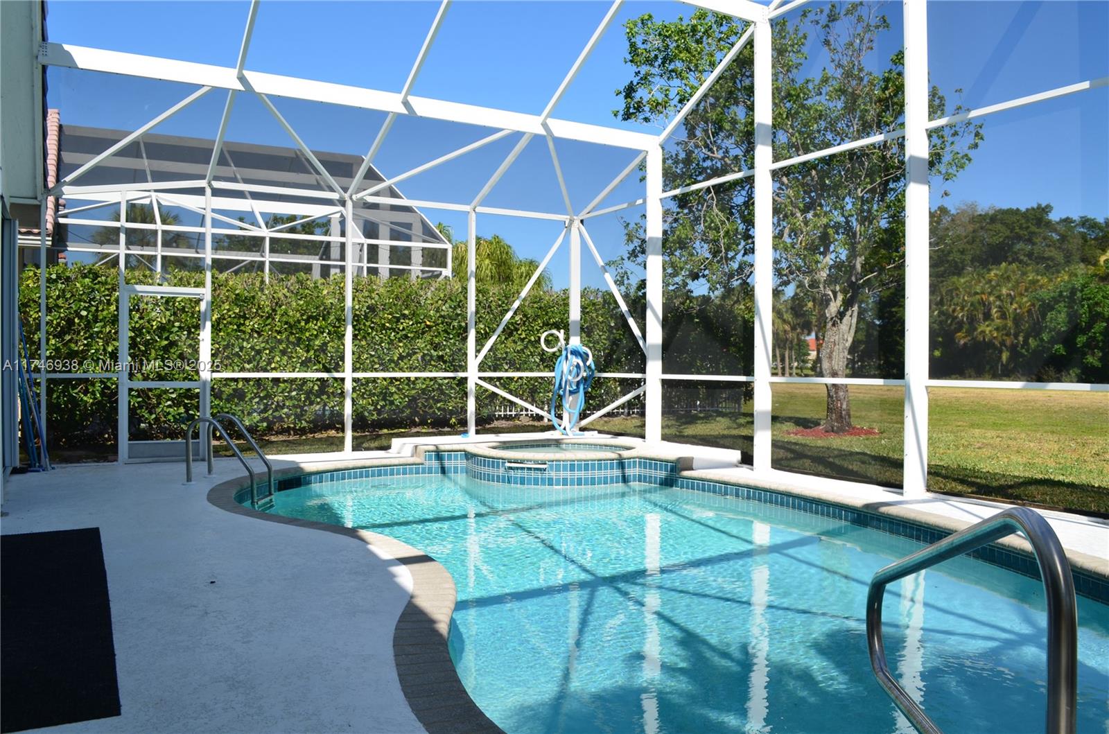 7700 NW 29th St