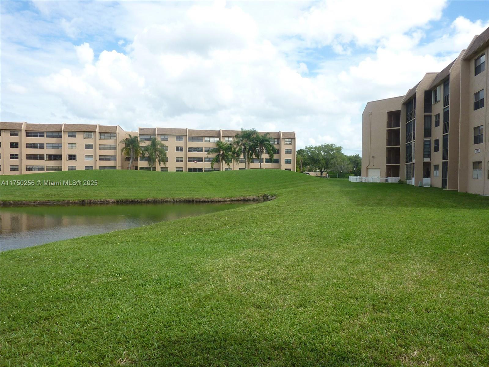 10123 Sunrise Lakes Blvd Unit: 104