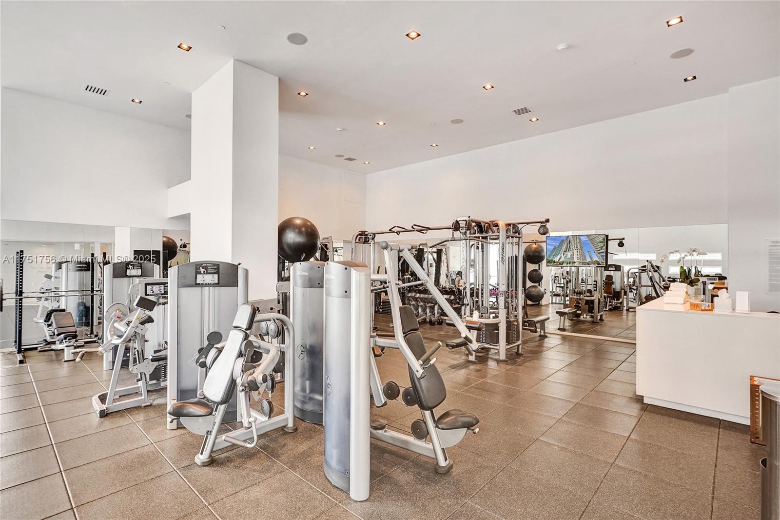 1040 Biscayne Blvd # 3608