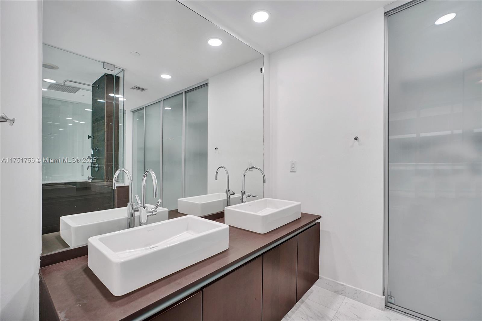 1040 Biscayne Blvd # 3608