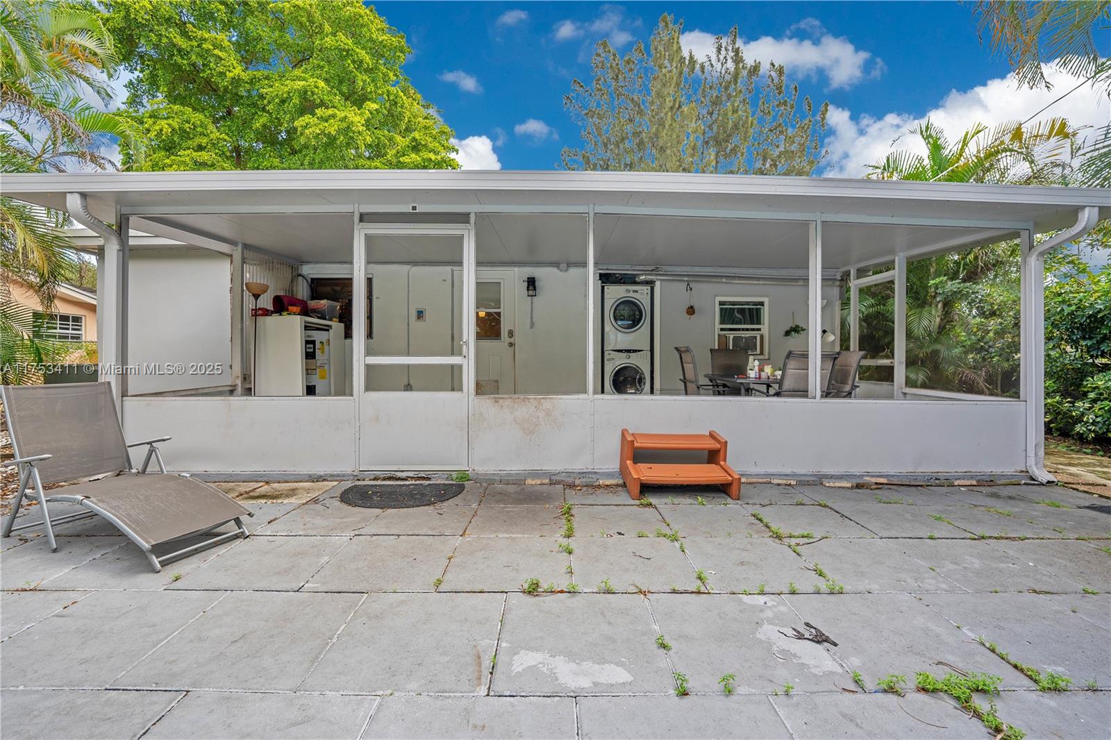 1663 SW 28th Ave