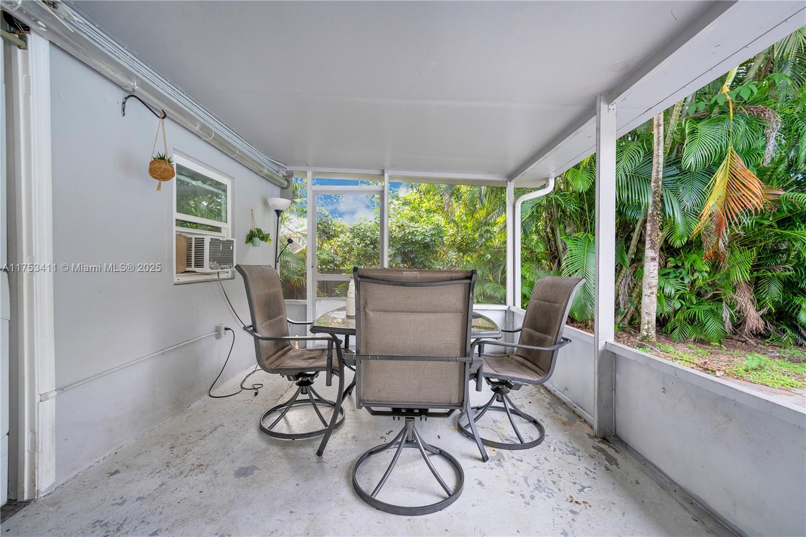 1663 SW 28th Ave