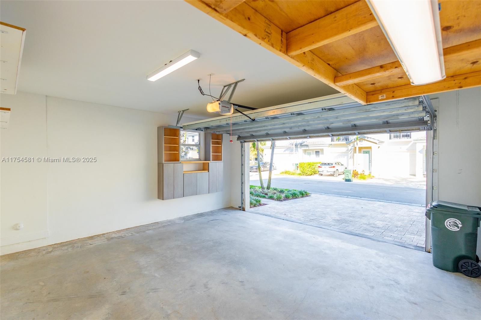 6950 Pines Cir