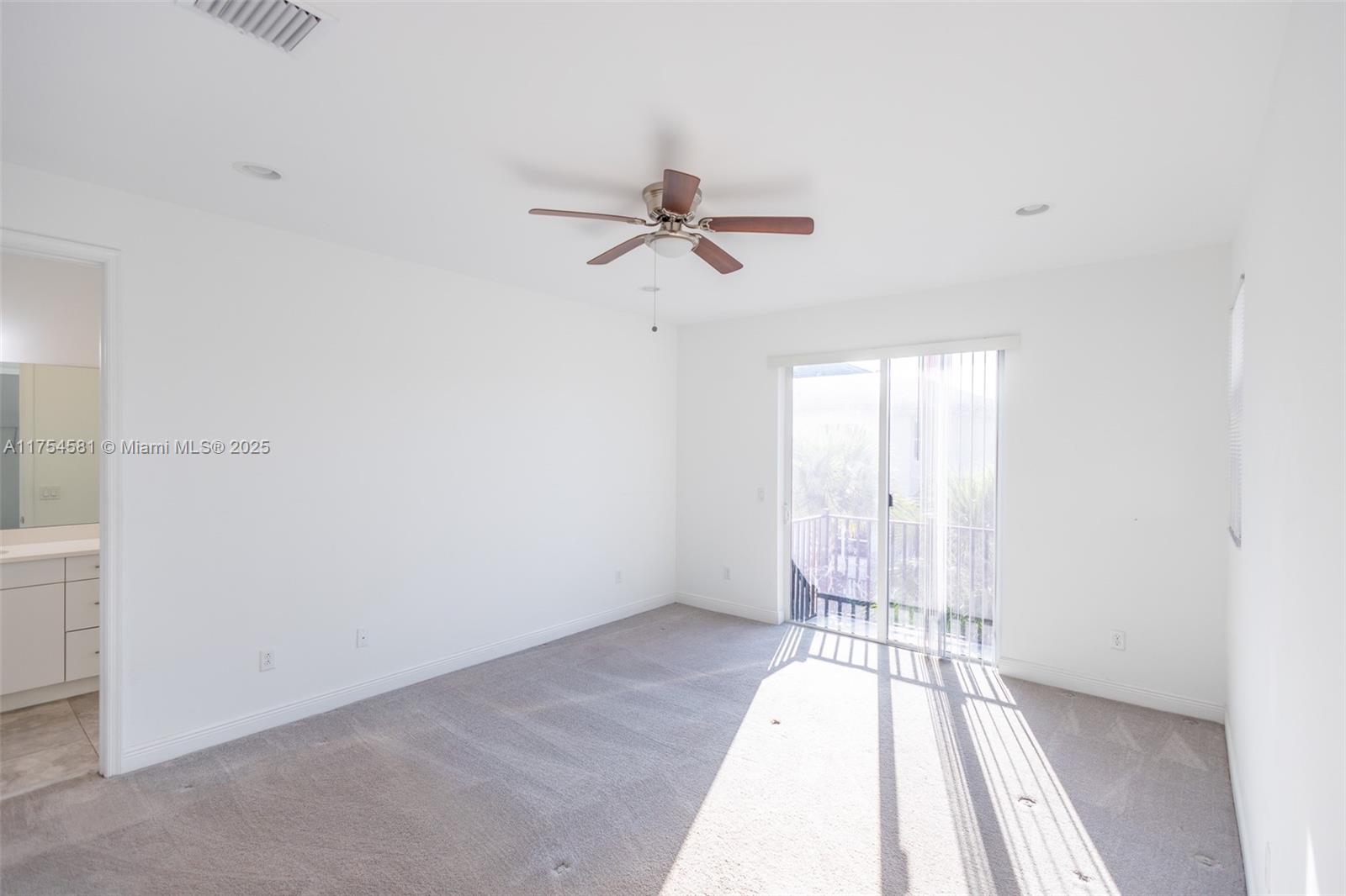 6950 Pines Cir