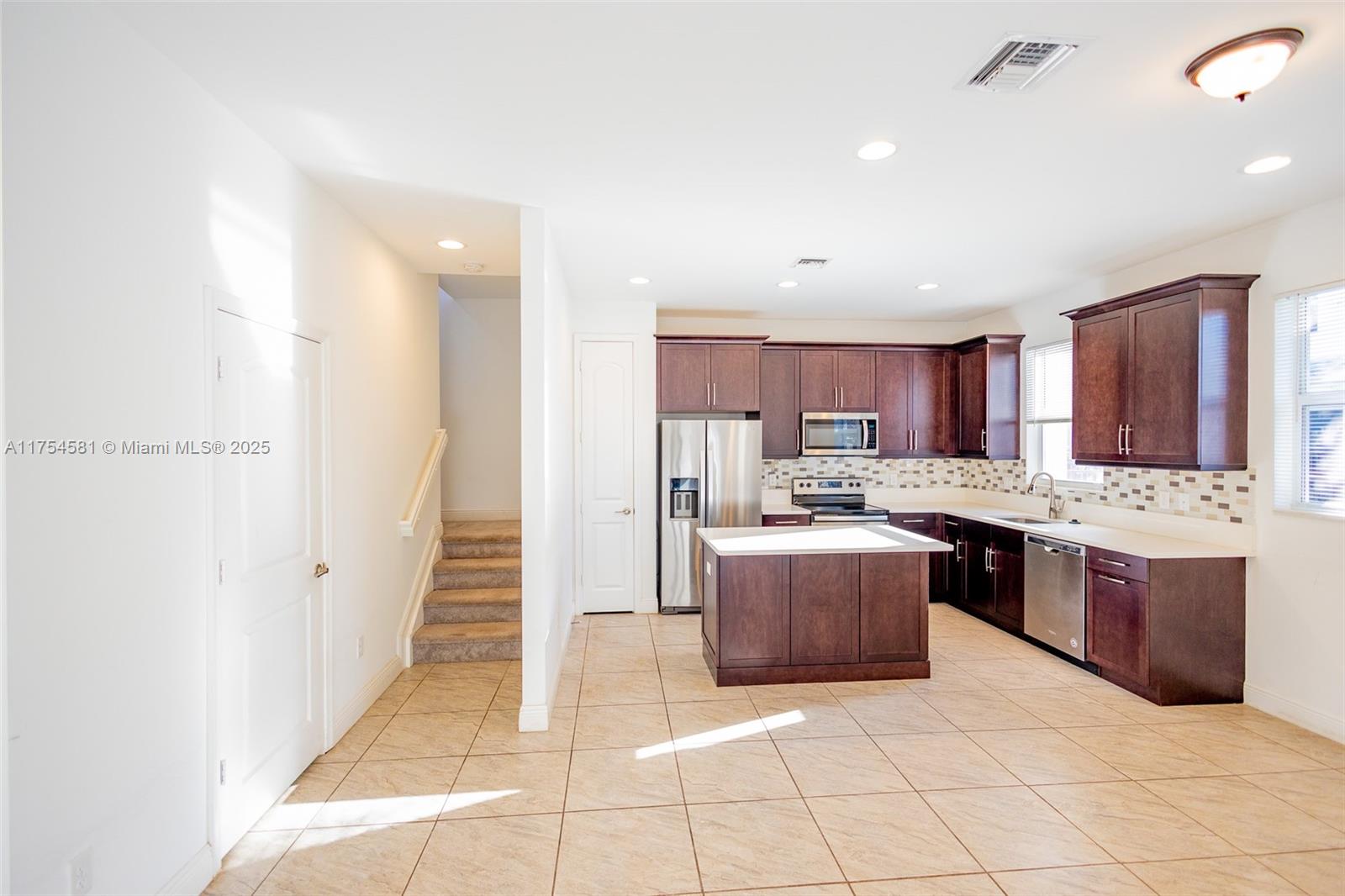 6950 Pines Cir