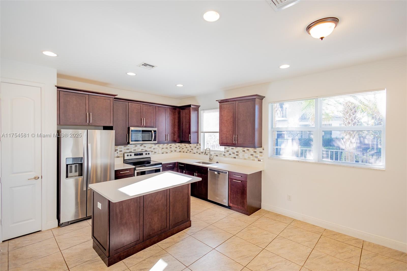 6950 Pines Cir