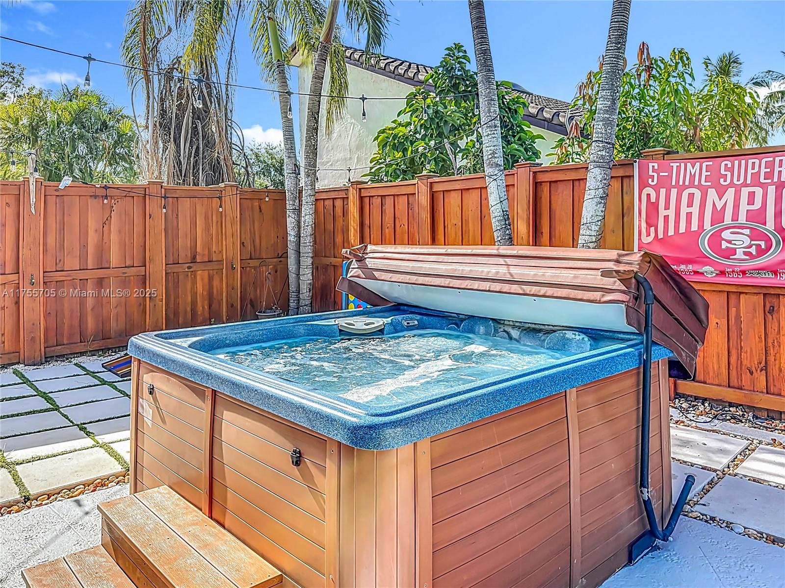 7420 NW 35th Ct