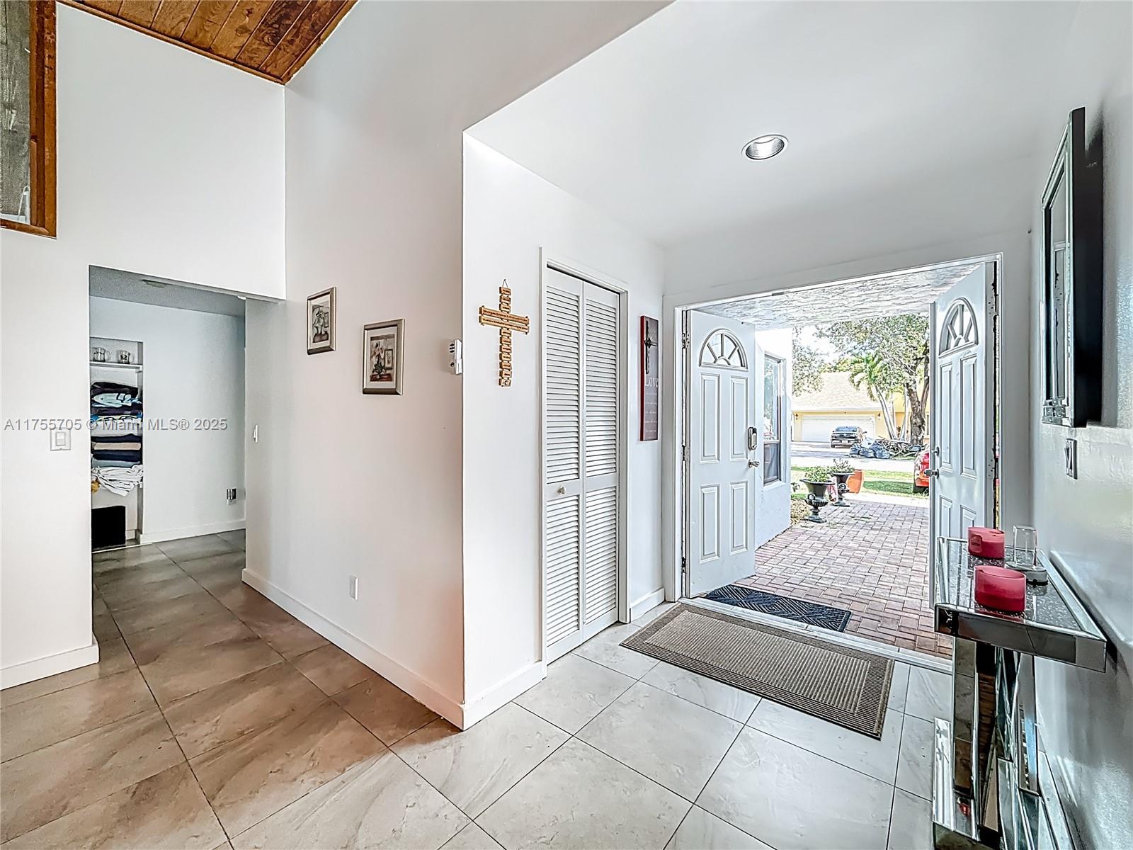 7420 NW 35th Ct