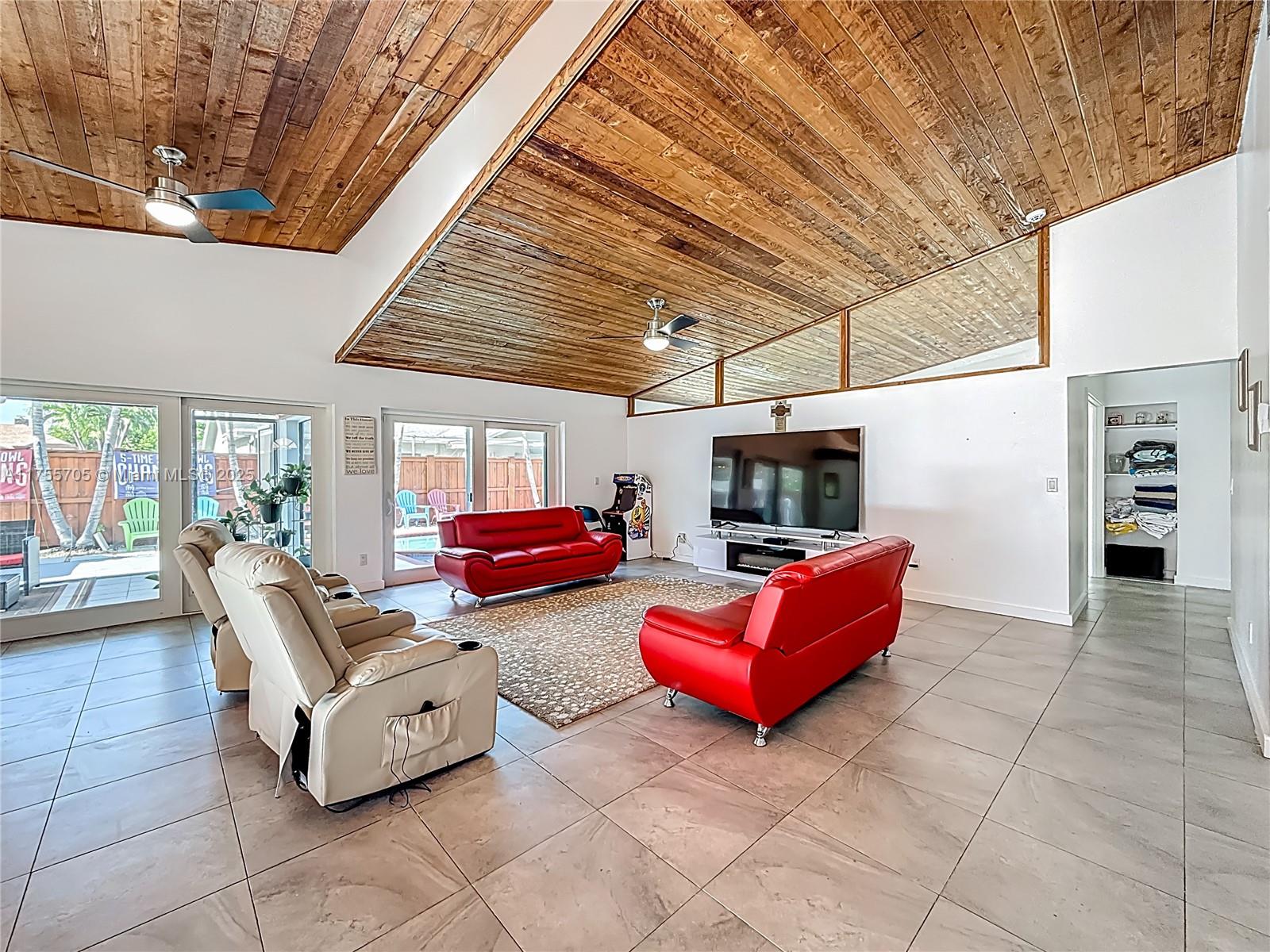 7420 NW 35th Ct