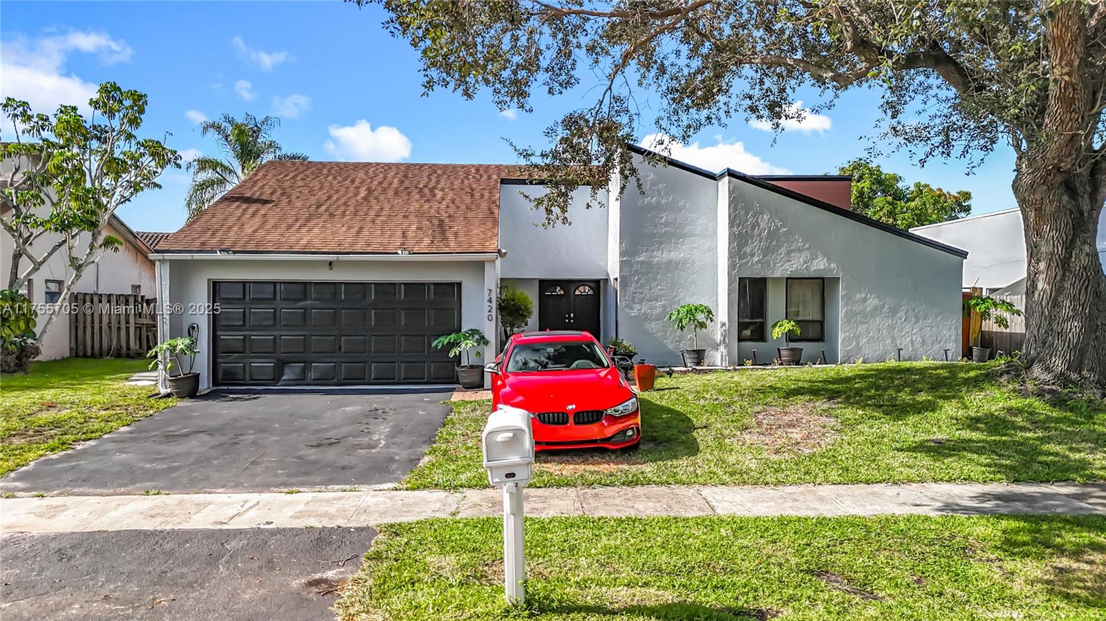 7420 NW 35th Ct