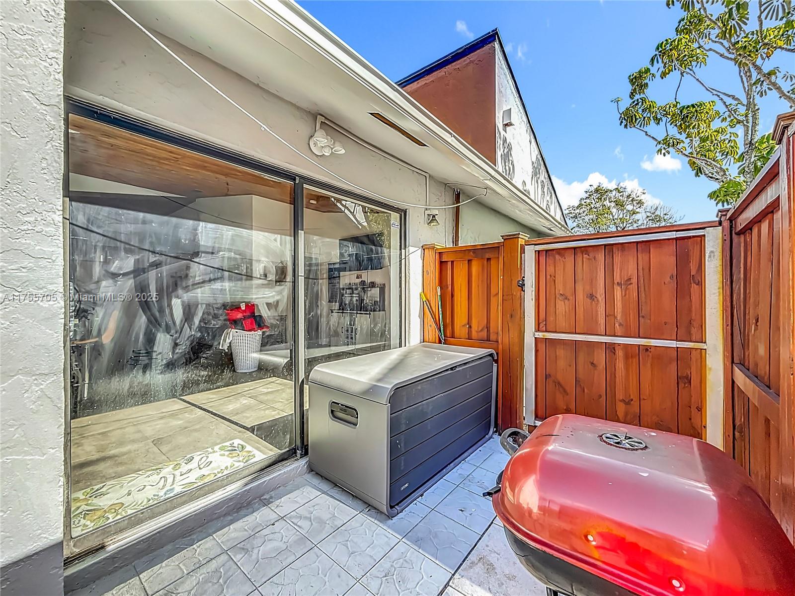 7420 NW 35th Ct