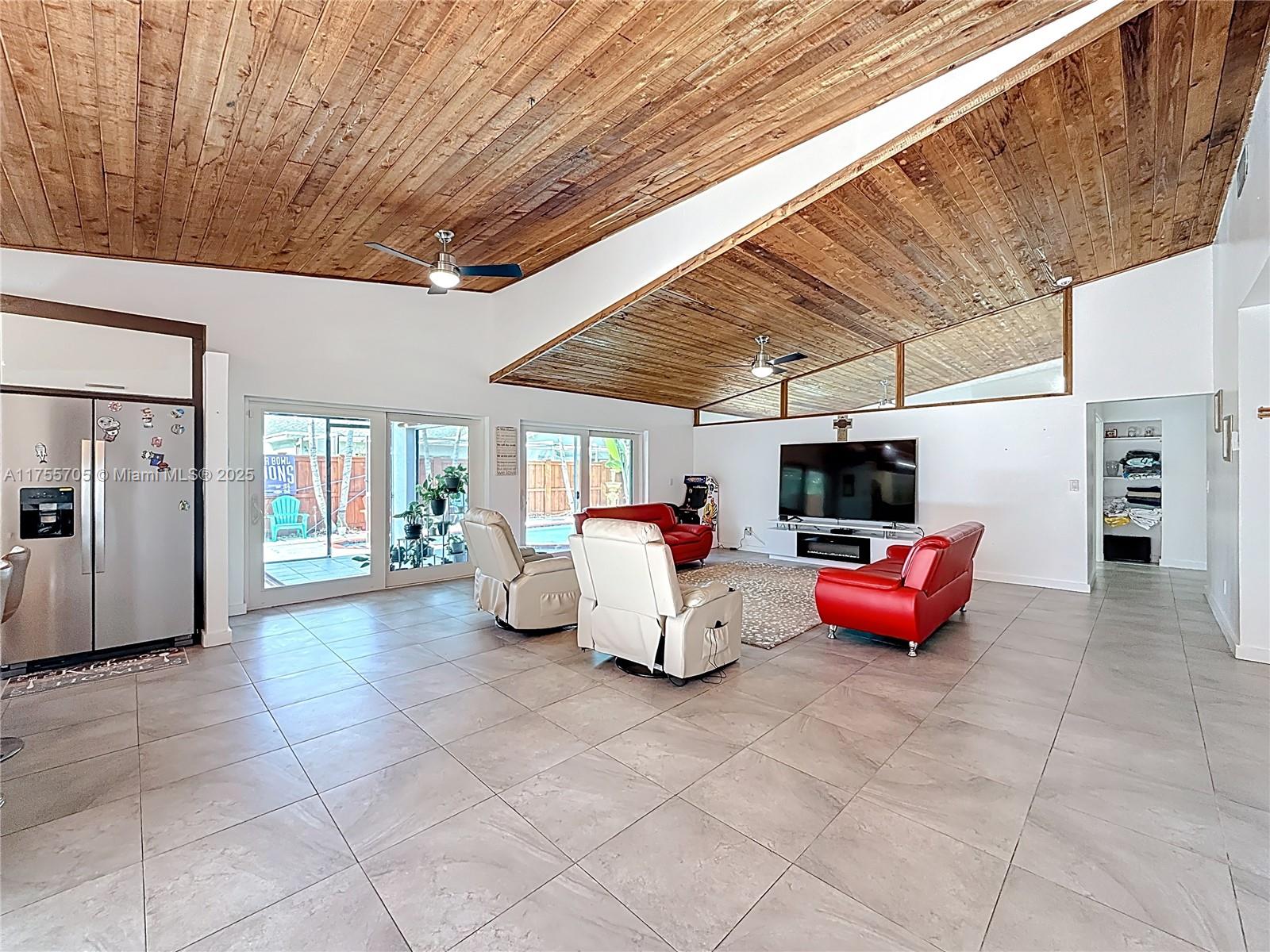 7420 NW 35th Ct