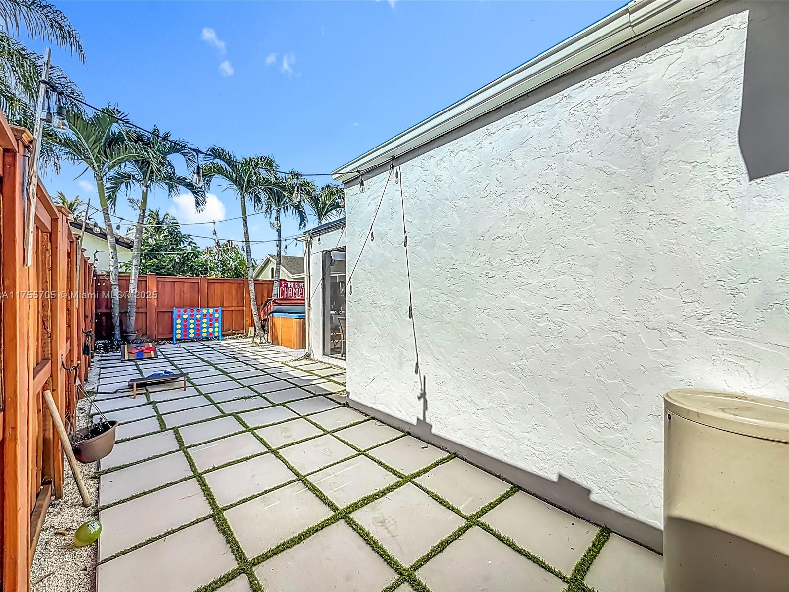 7420 NW 35th Ct