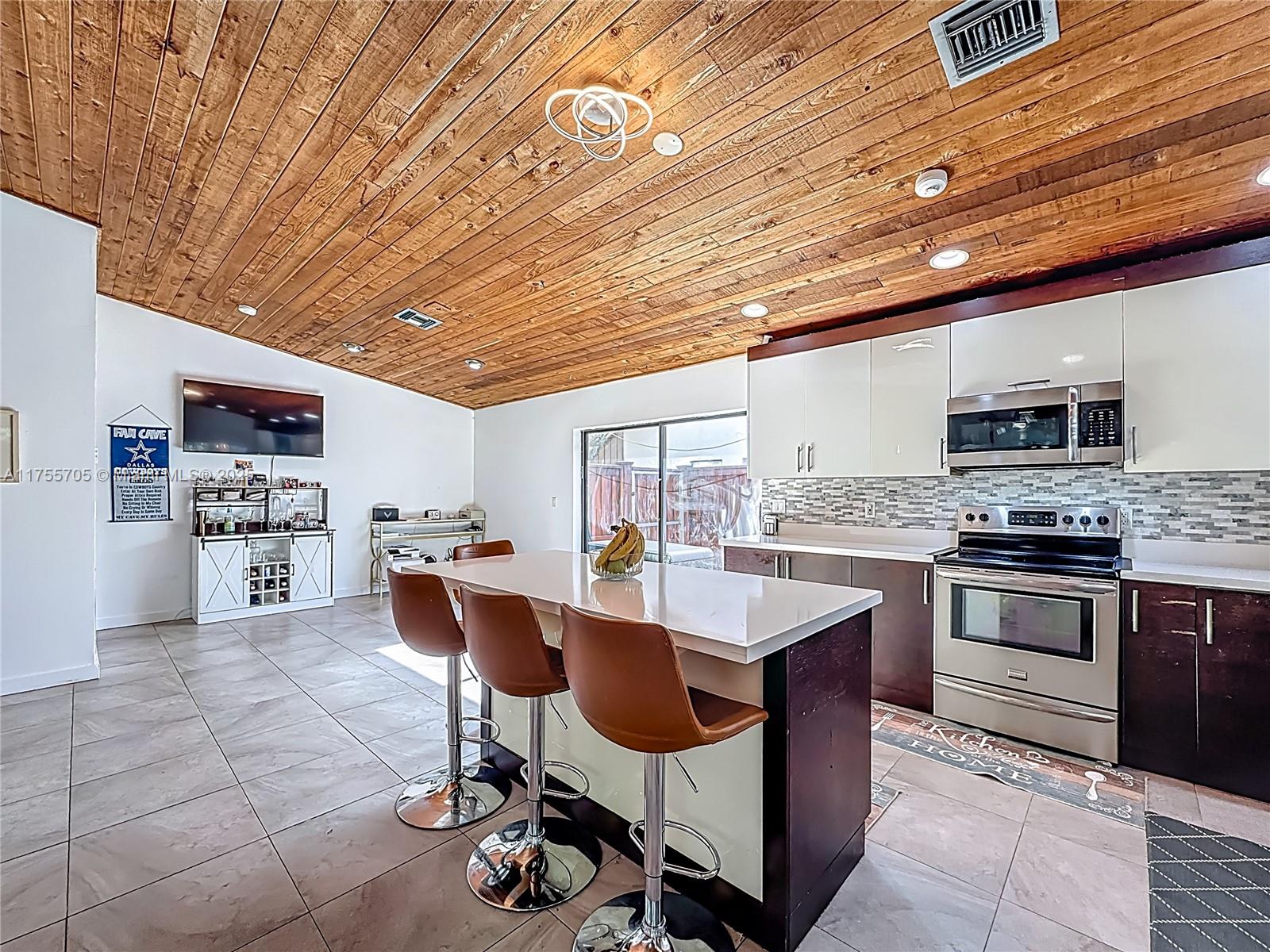 7420 NW 35th Ct