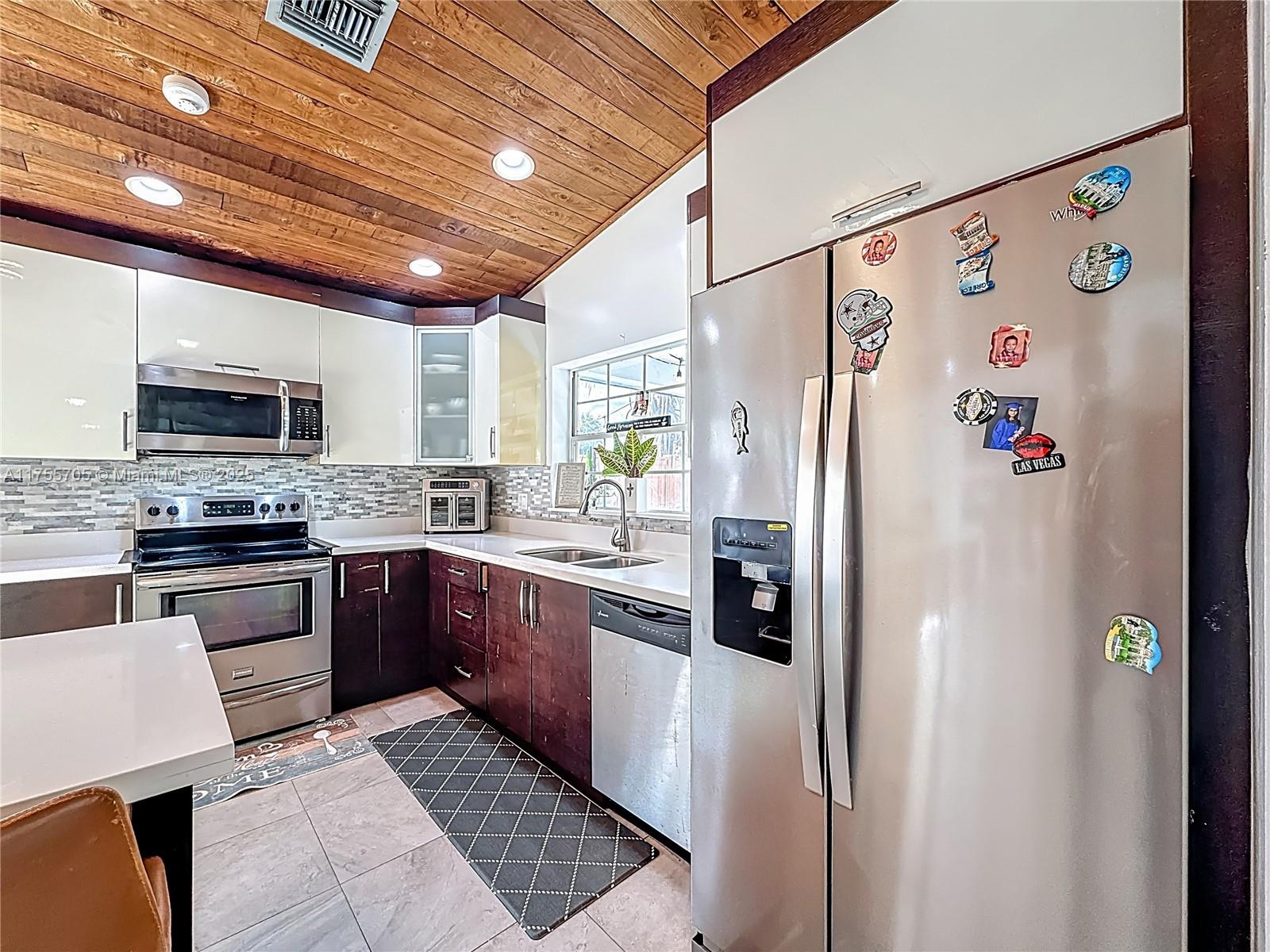 7420 NW 35th Ct