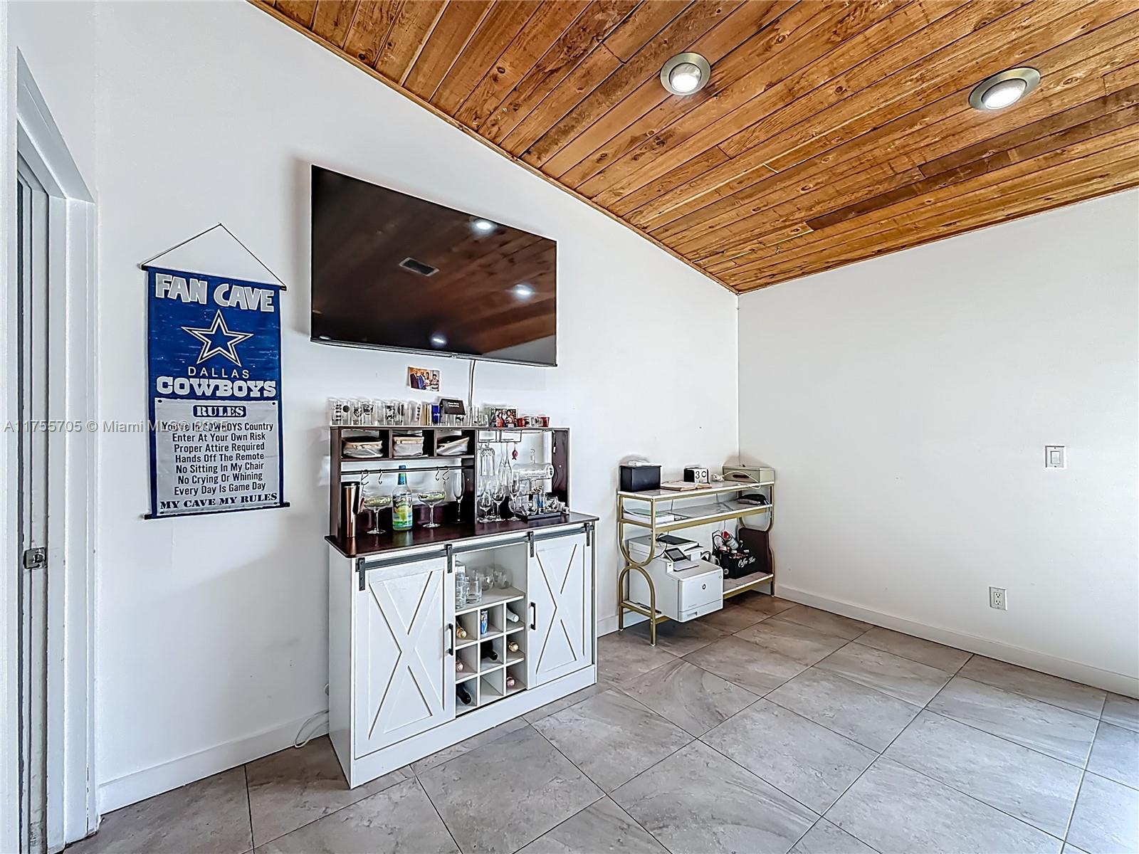 7420 NW 35th Ct