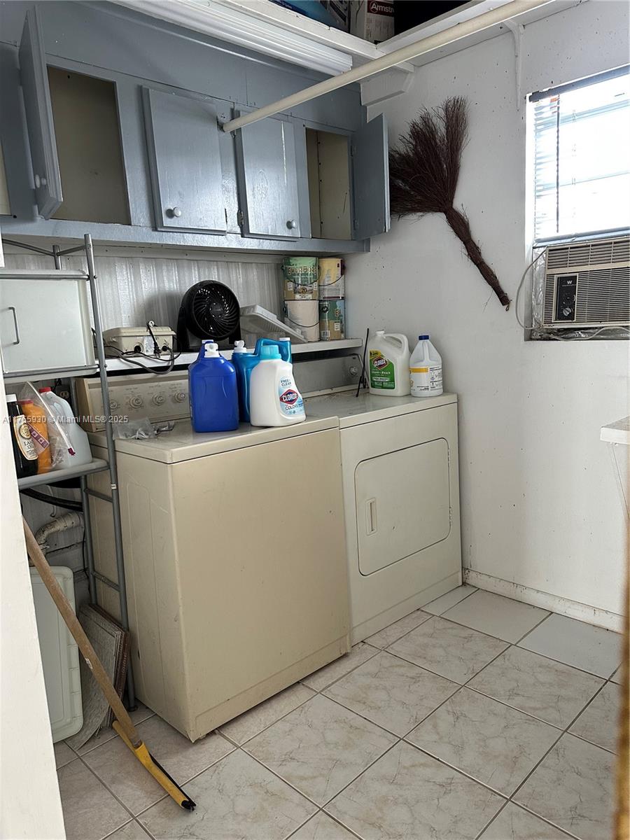 2440 SW 51st St